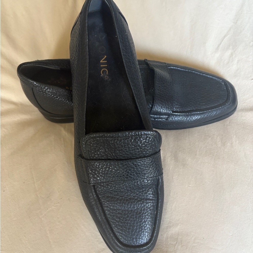 Vionic Black Leather Loafer
